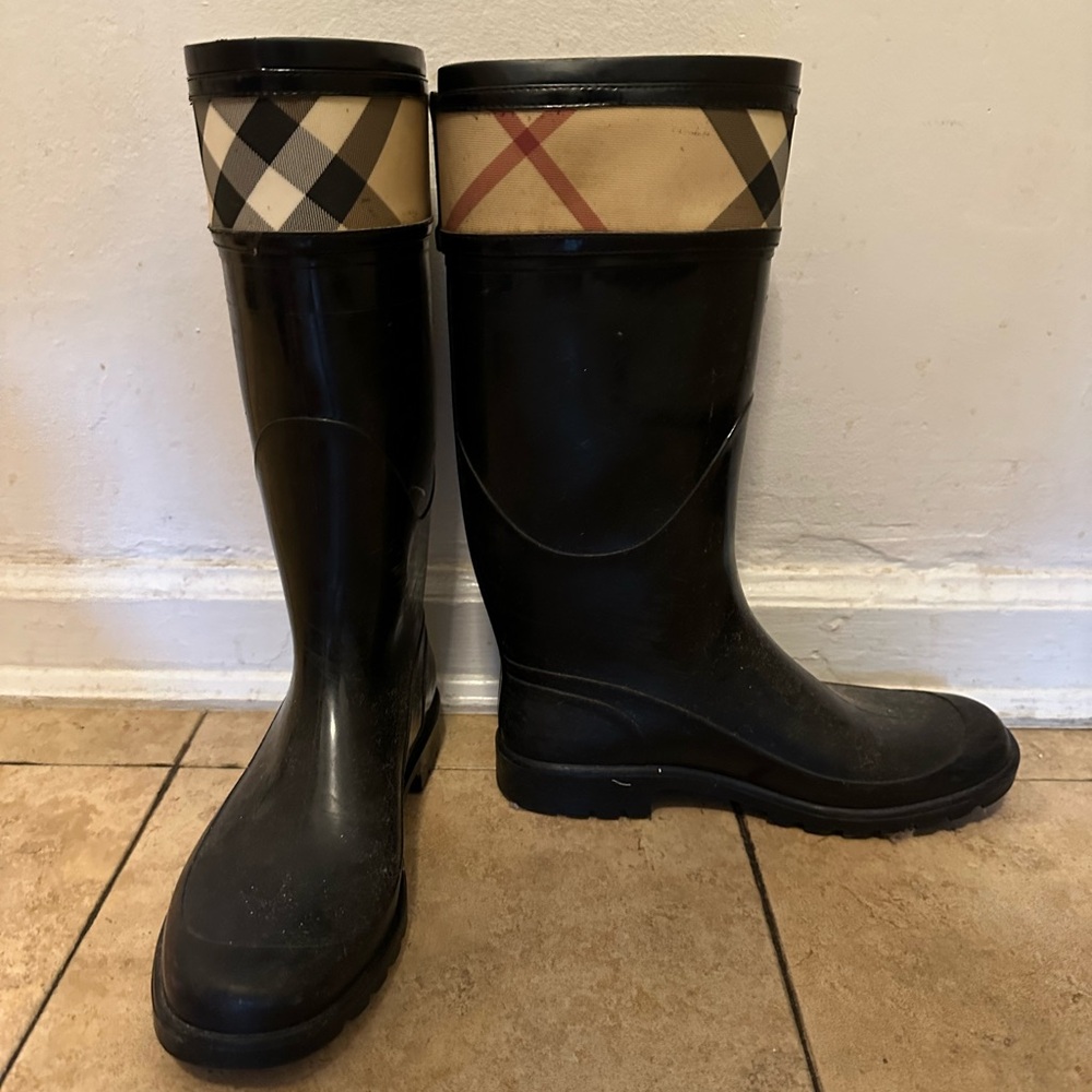 Burberry rain-boots with original box, worn but good condition, size 39